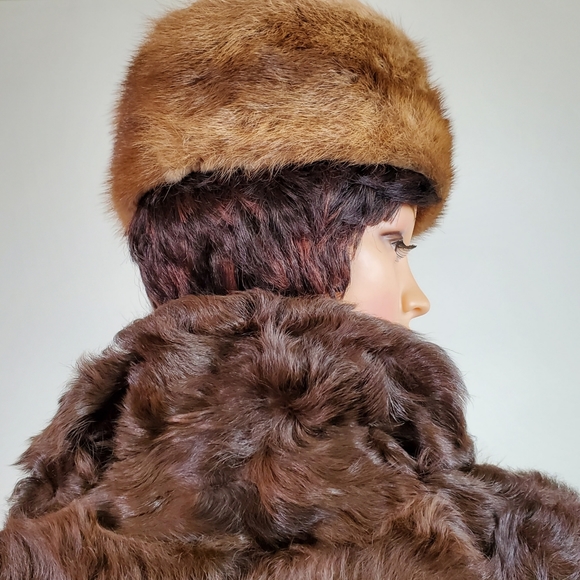 SOLD curly lamb fur coat - Picture 11 of 16